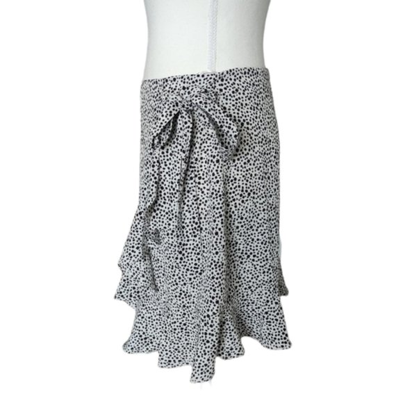 Ava. mini wrap ruffle skirt - Picture 2 of 6